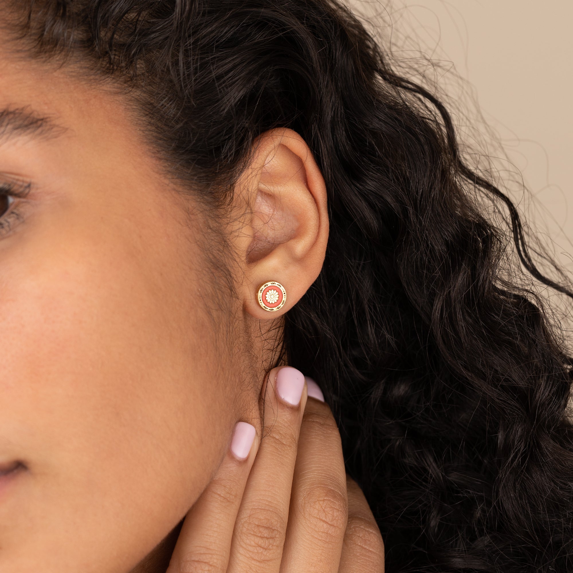 Daisy-Stud-Earrings-Gold-Model-A21EHPERG.jpg