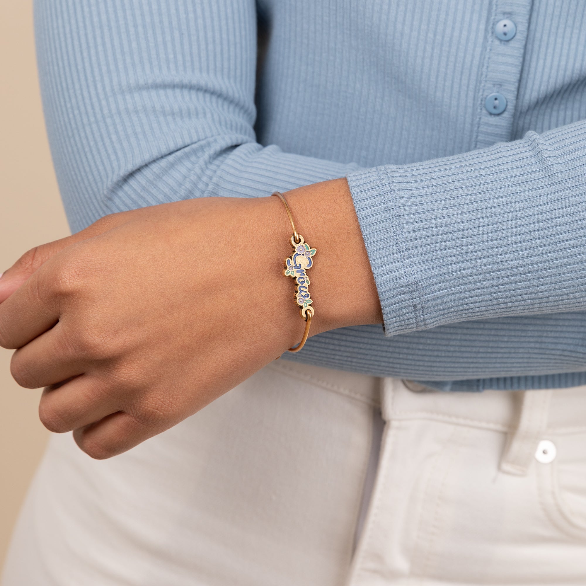 Grow-Inline-Charm-Bangle-Gold-Model-A21EBWAP10RG.jpg
