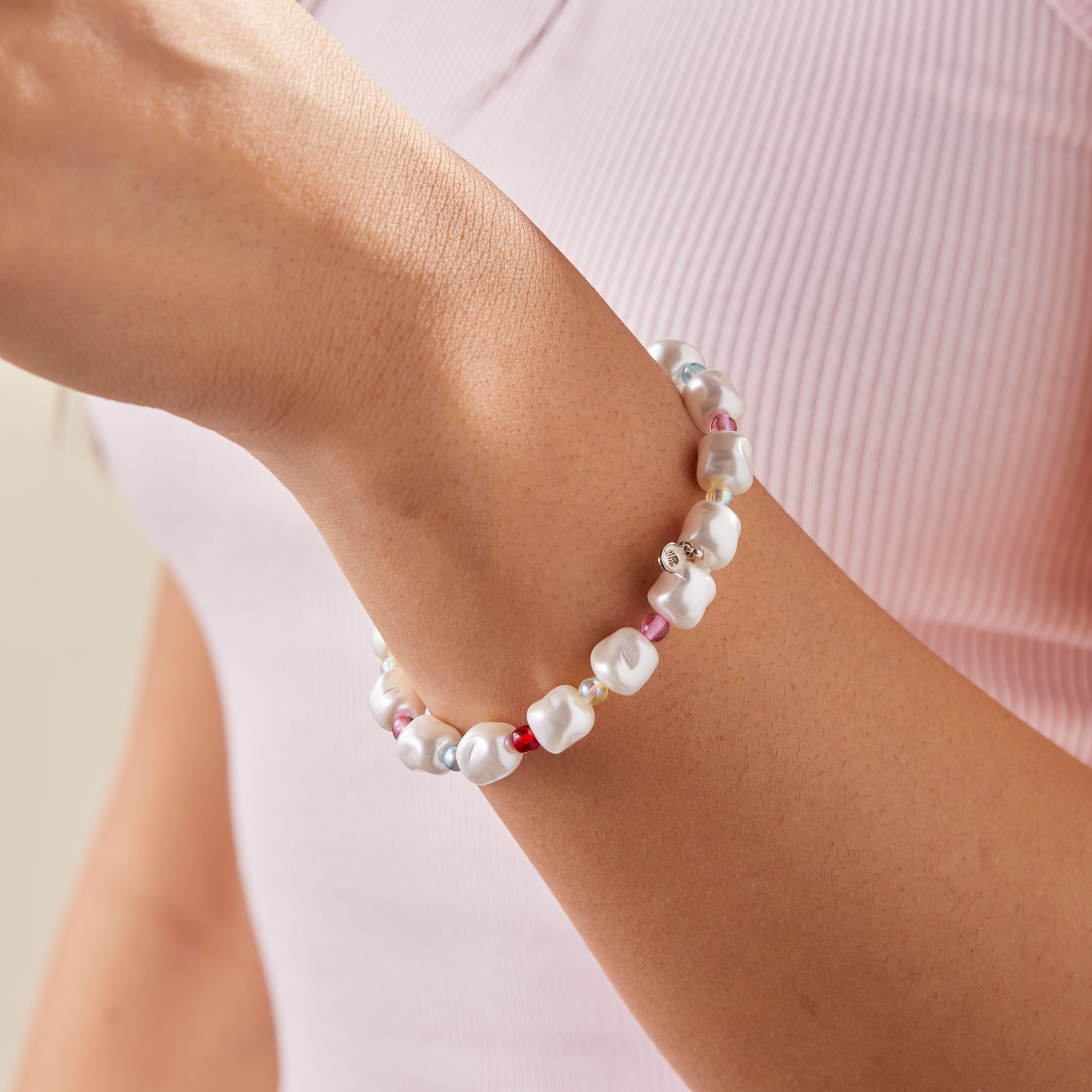 pearl-color-pop-beaded-stretch-bracelet-model-AA655522BRRS.jpg